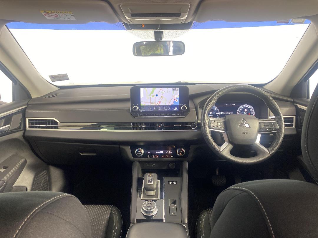 Photo '17' of Mitsubishi Outlander