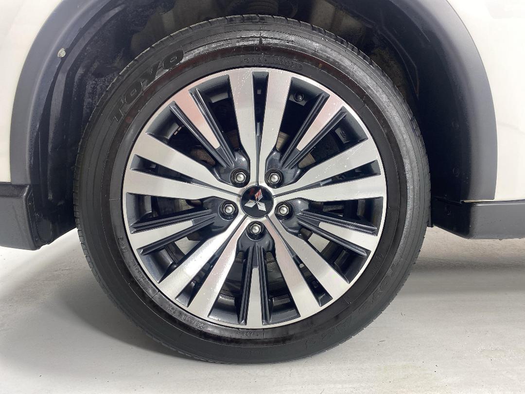 Photo '10' of Mitsubishi Outlander