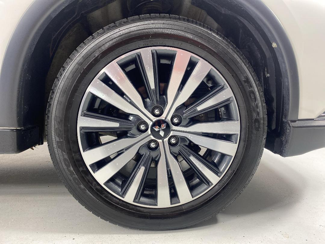 Photo '9' of Mitsubishi Outlander