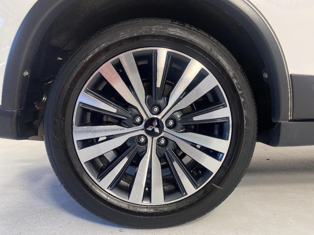 Photo '12' of Mitsubishi Outlander