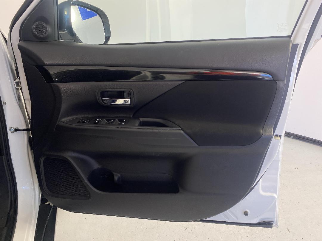 Photo '15' of Mitsubishi Outlander