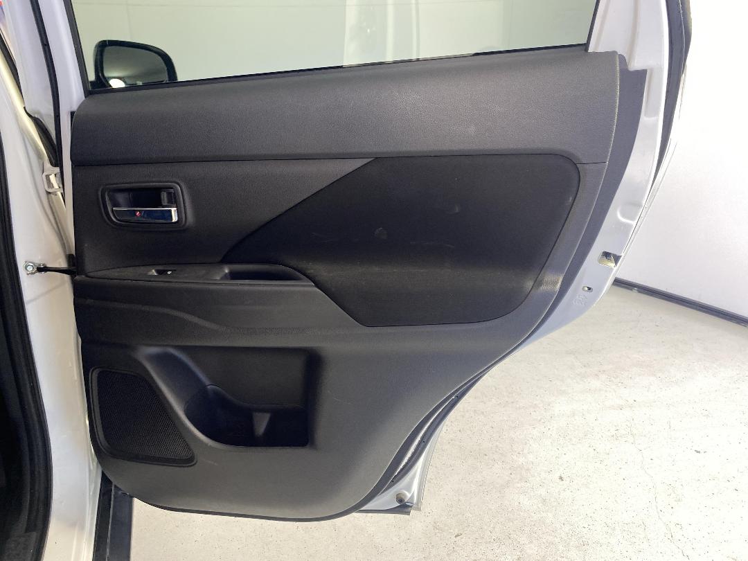 Photo '19' of Mitsubishi Outlander