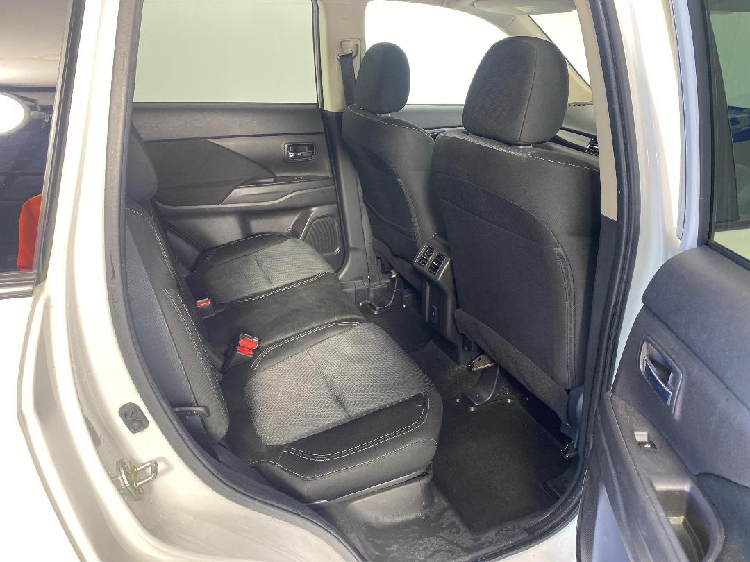 Photo '20' of Mitsubishi Outlander