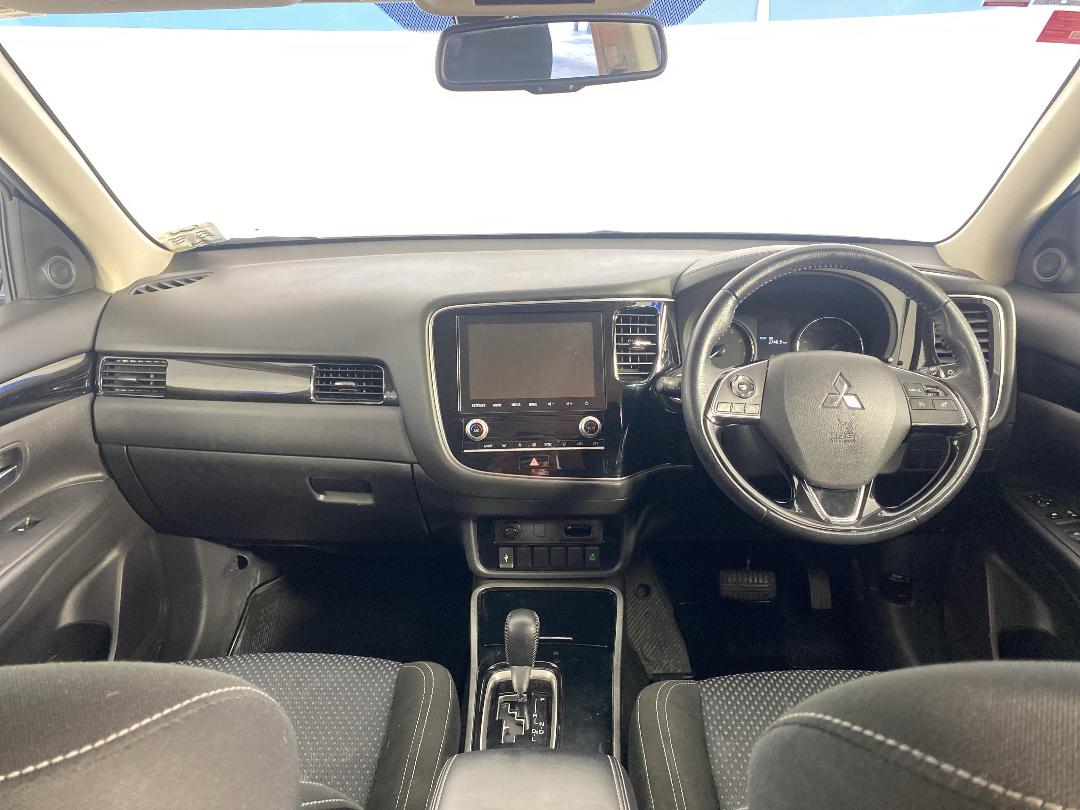 Photo '17' of Mitsubishi Outlander