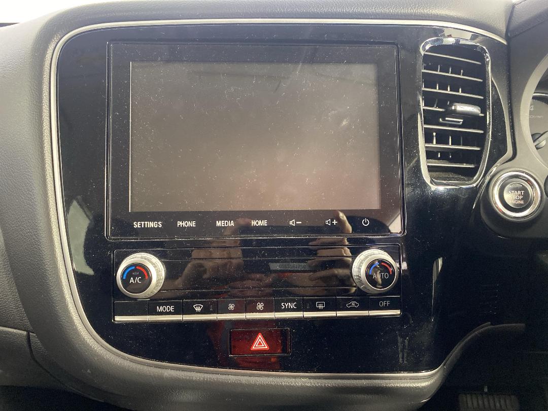 Photo '18' of Mitsubishi Outlander