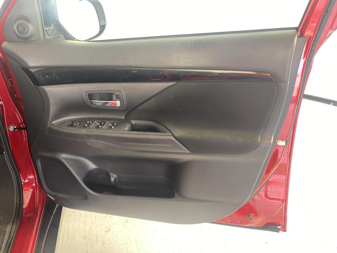 Photo '15' of Mitsubishi Outlander Photo '15' of Mitsubishi Outlander