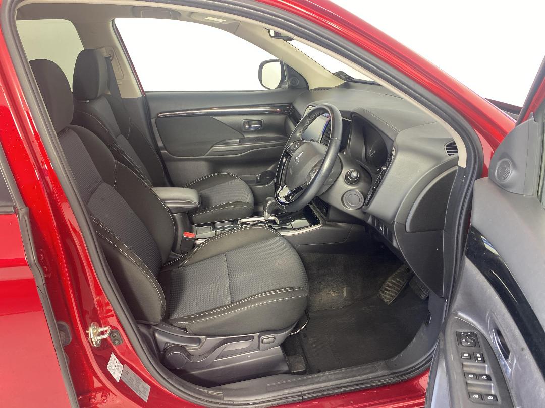 Photo '16' of Mitsubishi Outlander Photo '16' of Mitsubishi Outlander