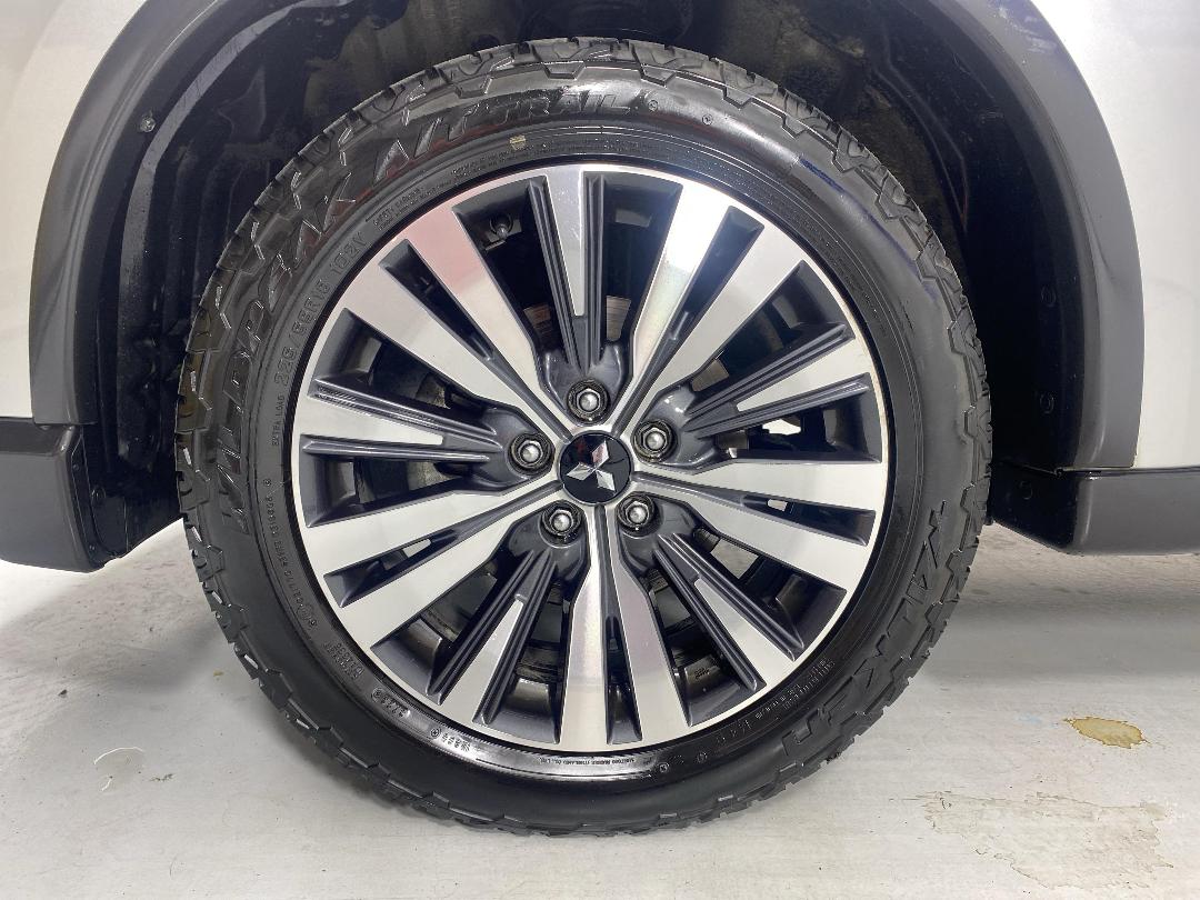 Photo '10' of Mitsubishi Outlander Photo '10' of Mitsubishi Outlander