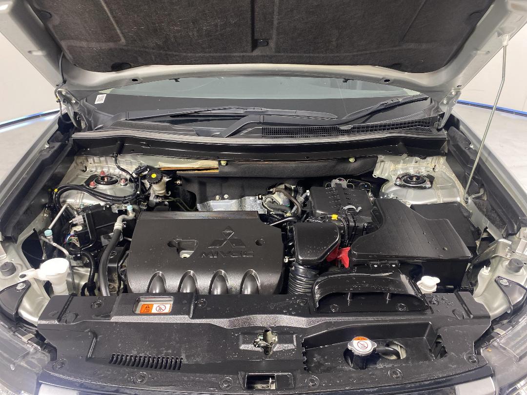 Photo '13' of Mitsubishi Outlander Photo '13' of Mitsubishi Outlander