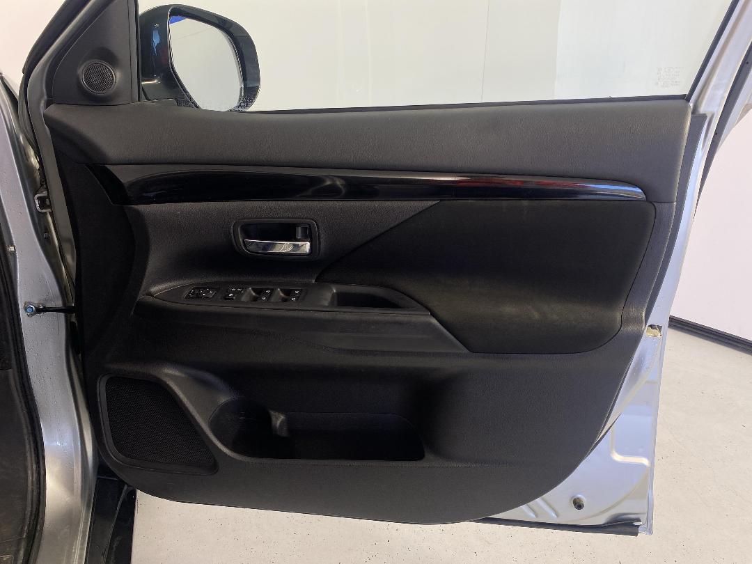 Photo '15' of Mitsubishi Outlander Photo '15' of Mitsubishi Outlander