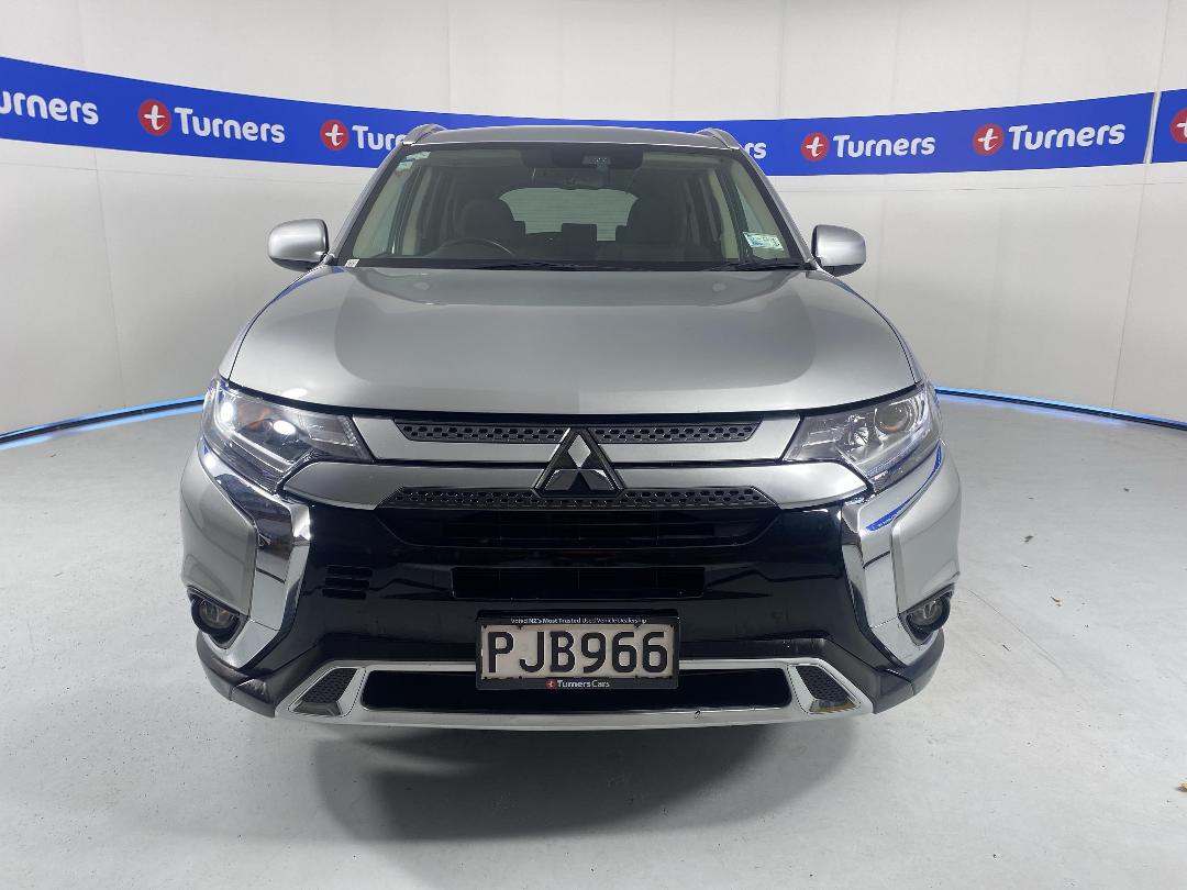 Photo '2' of Mitsubishi Outlander