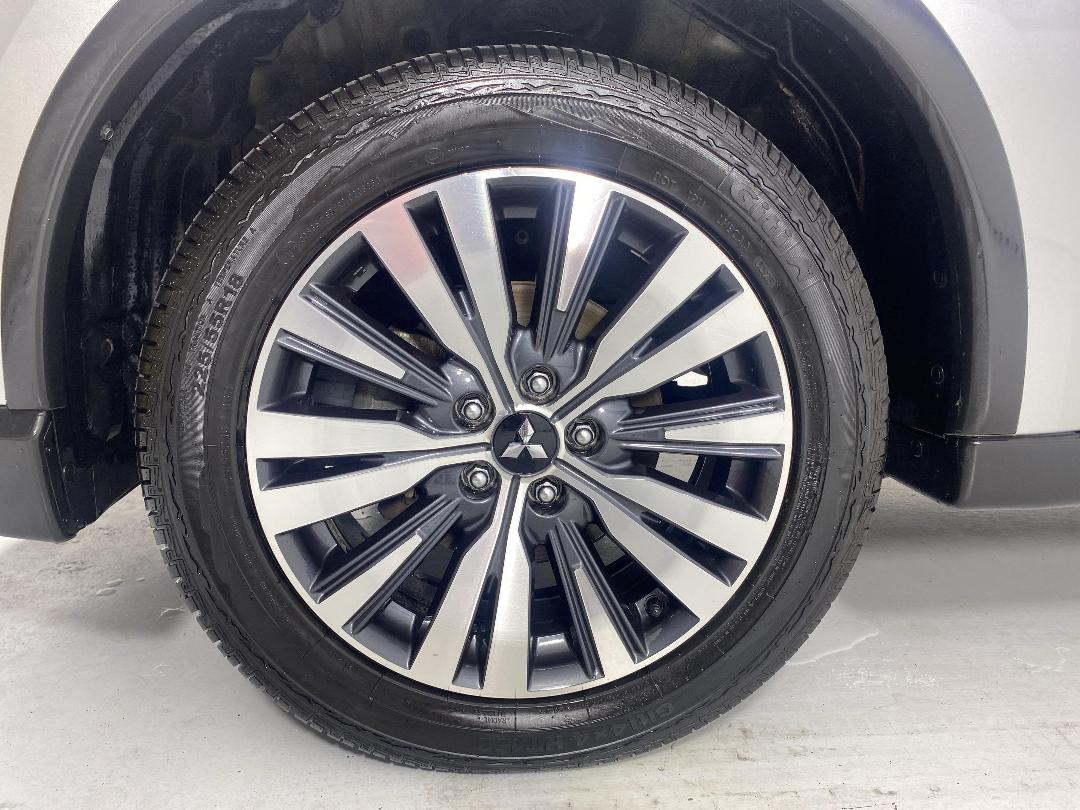 Photo '10' of Mitsubishi Outlander