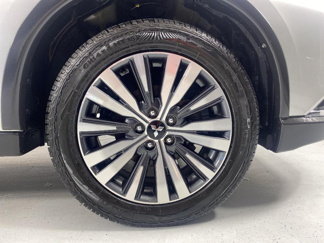 Photo '9' of Mitsubishi Outlander