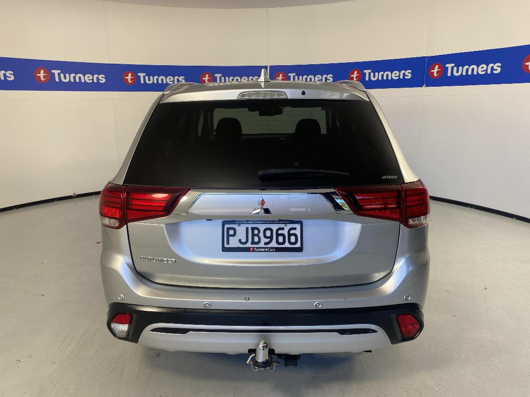 Photo '6' of Mitsubishi Outlander