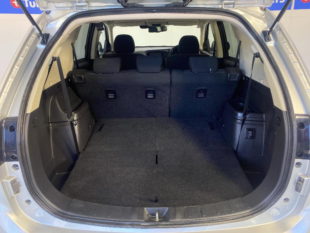 Photo '14' of Mitsubishi Outlander