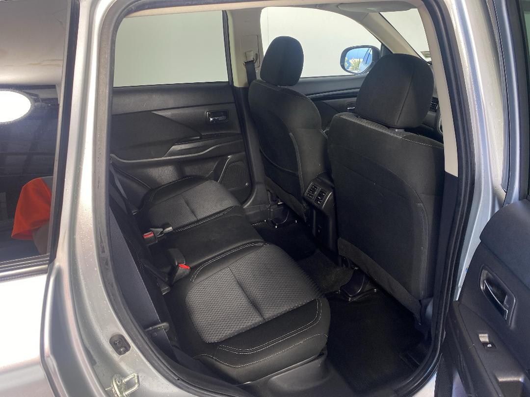 Photo '20' of Mitsubishi Outlander