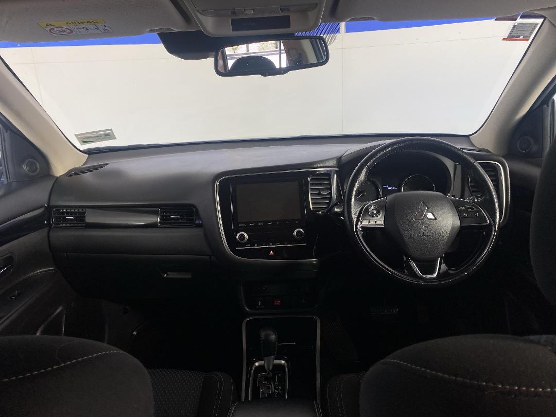 Photo '17' of Mitsubishi Outlander