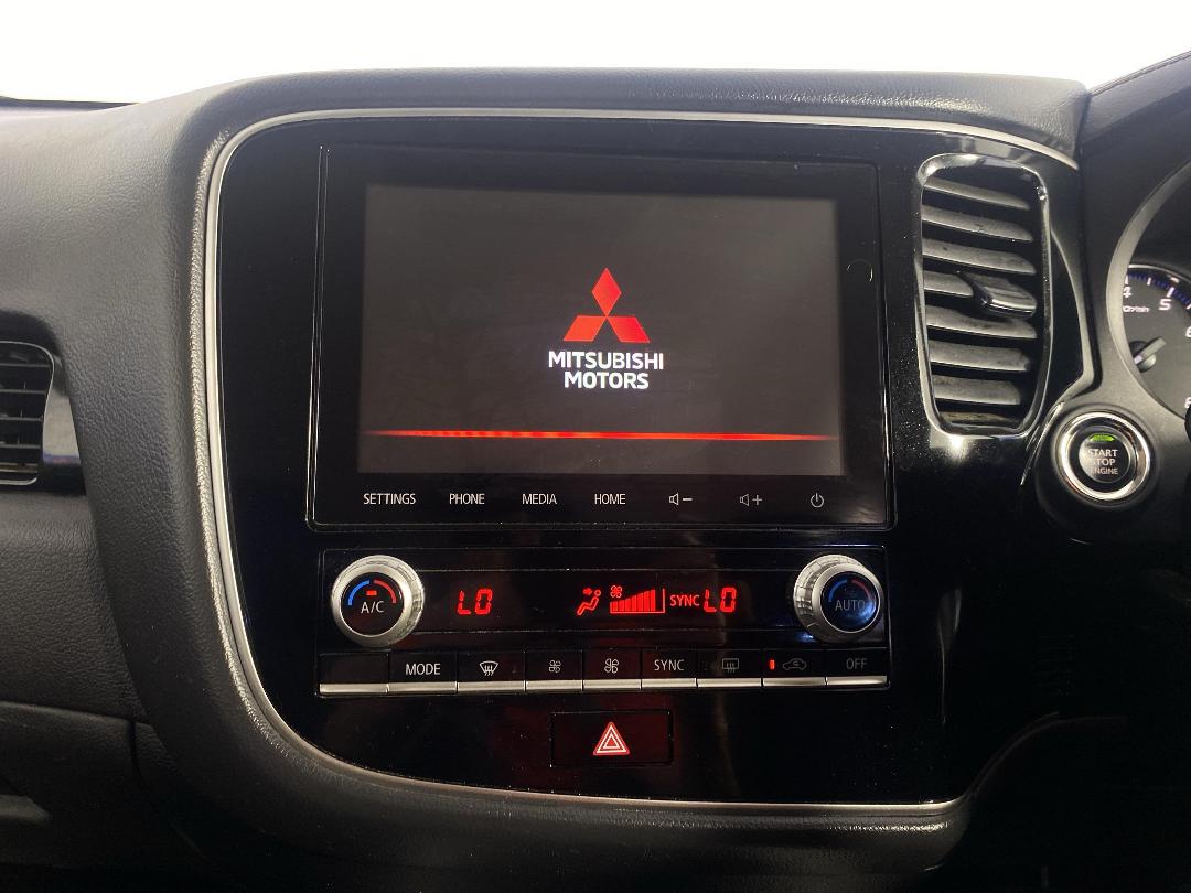 Photo '18' of Mitsubishi Outlander