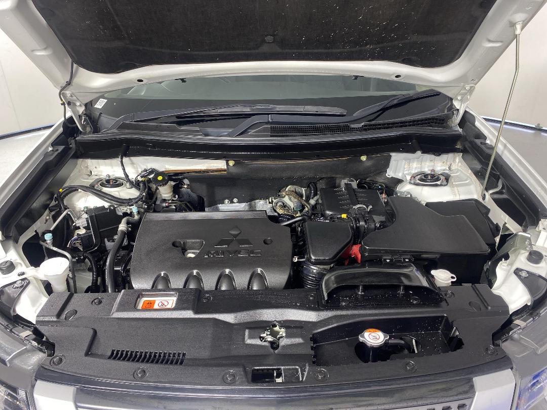 Photo '13' of Mitsubishi Outlander Photo '13' of Mitsubishi Outlander