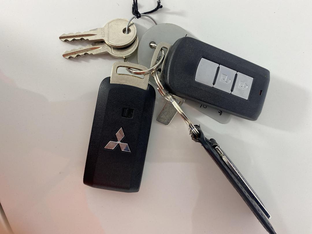 Photo '22' of Mitsubishi Outlander Photo '22' of Mitsubishi Outlander