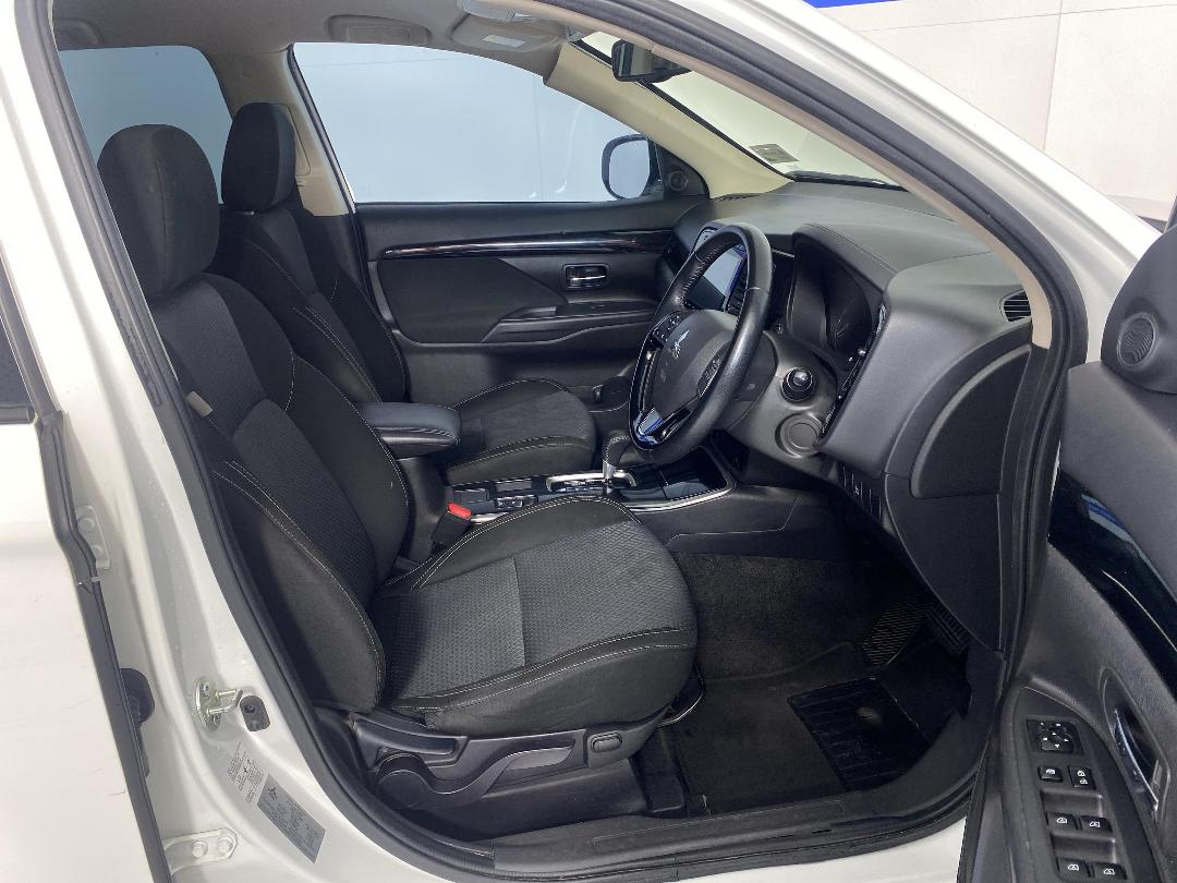 Photo '16' of Mitsubishi Outlander Photo '16' of Mitsubishi Outlander