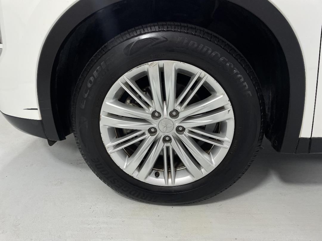 Photo '10' of Mitsubishi Outlander Photo '10' of Mitsubishi Outlander