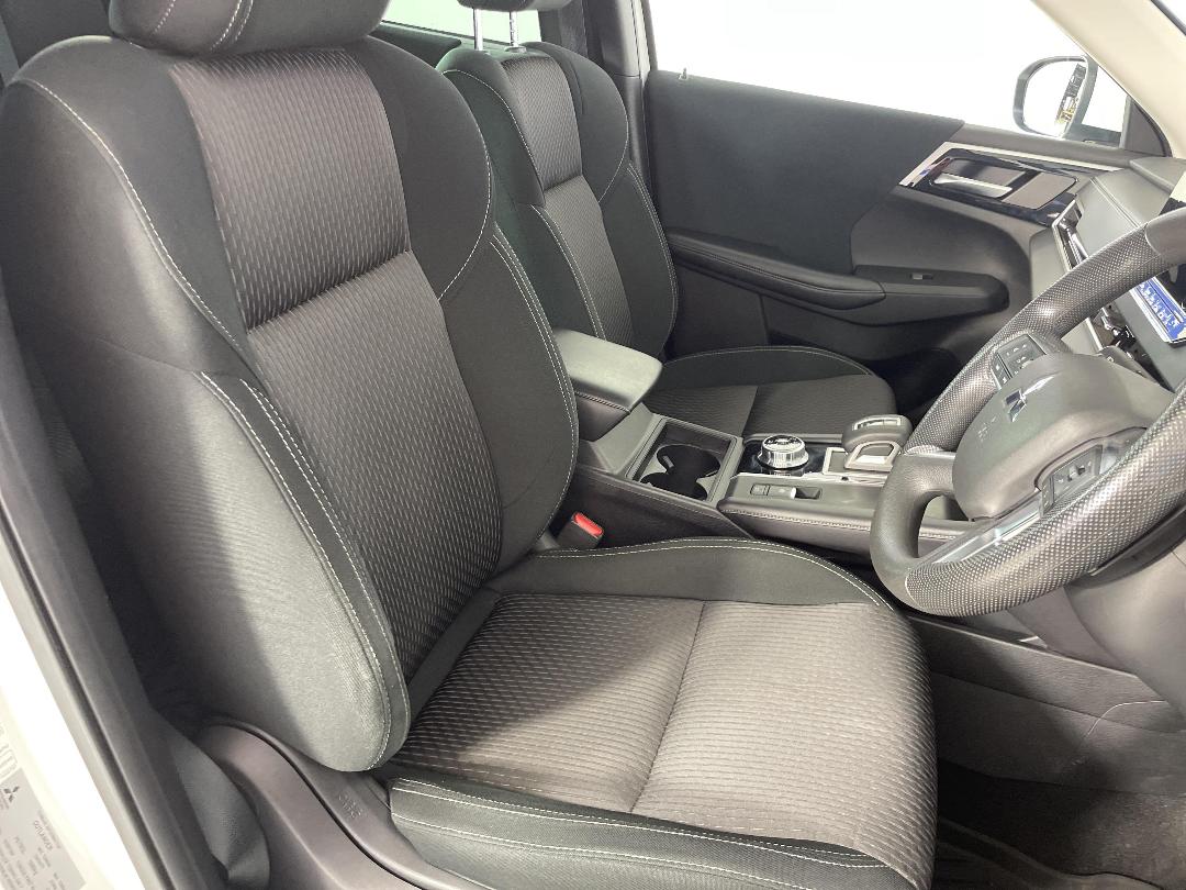 Photo '16' of Mitsubishi Outlander Photo '16' of Mitsubishi Outlander