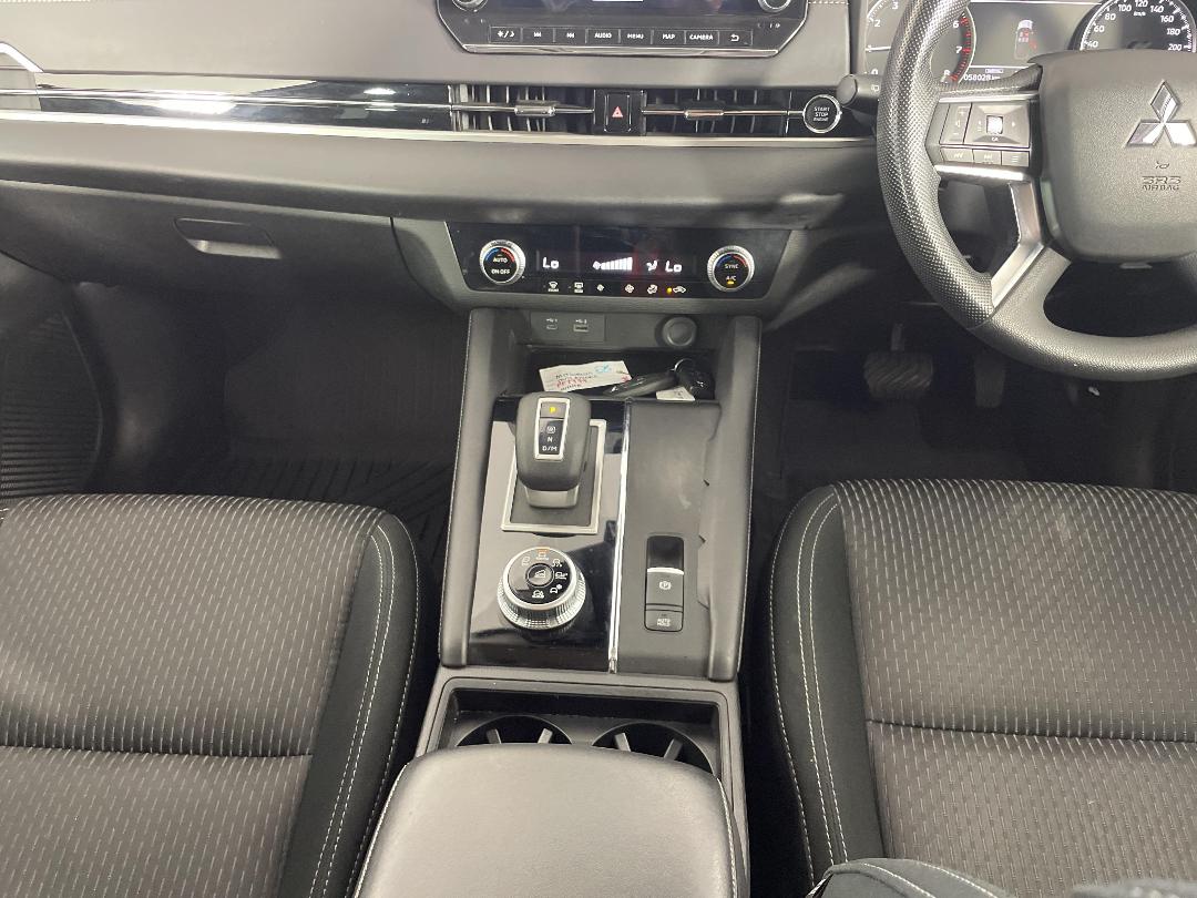 Photo '18' of Mitsubishi Outlander Photo '18' of Mitsubishi Outlander