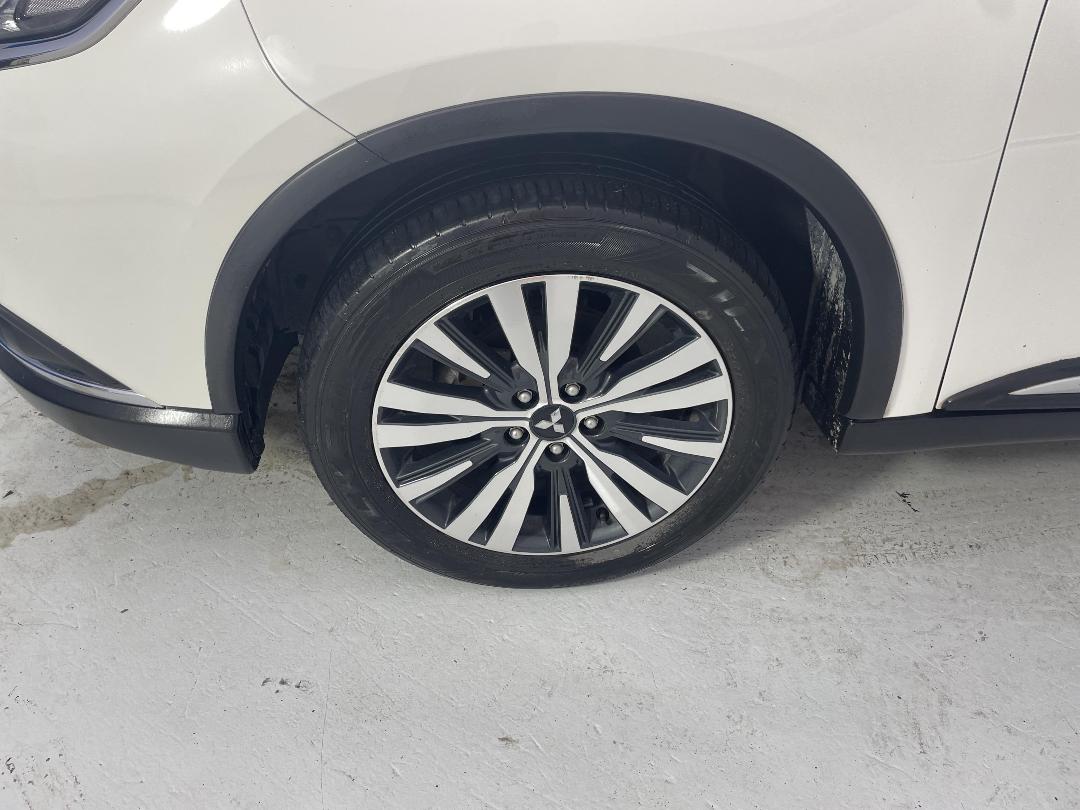 Photo '10' of Mitsubishi Outlander Photo '10' of Mitsubishi Outlander