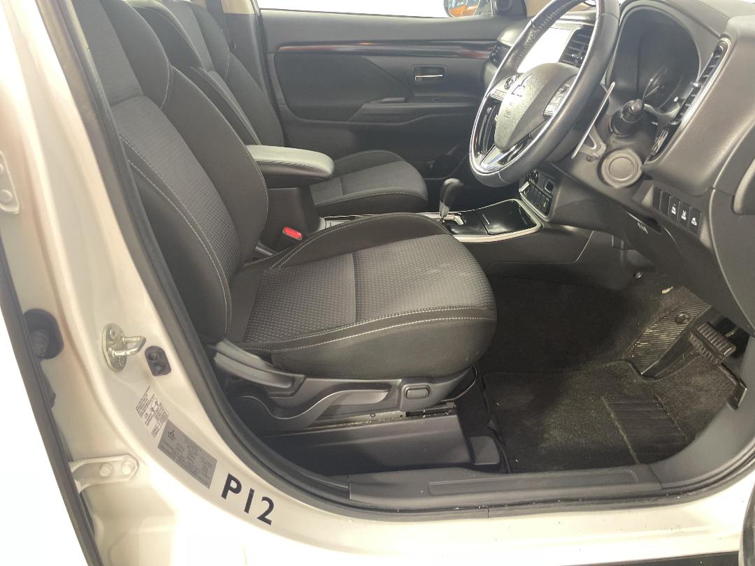 Photo '16' of Mitsubishi Outlander Photo '16' of Mitsubishi Outlander