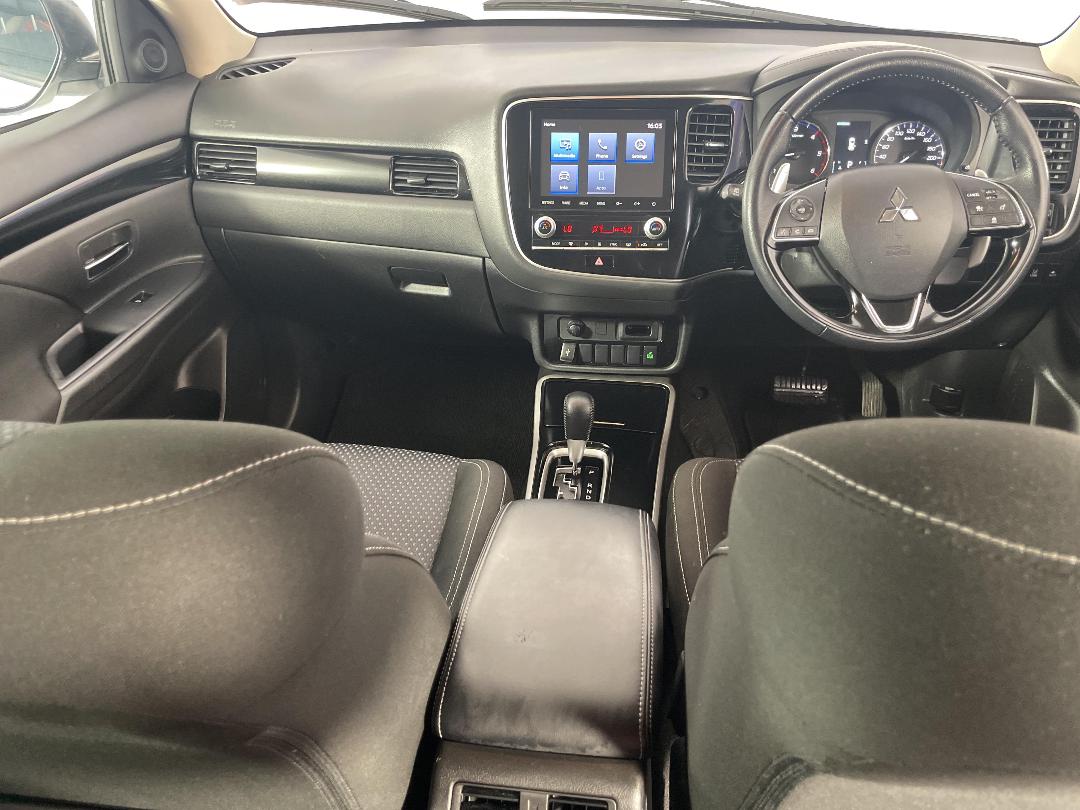 Photo '17' of Mitsubishi Outlander Photo '17' of Mitsubishi Outlander