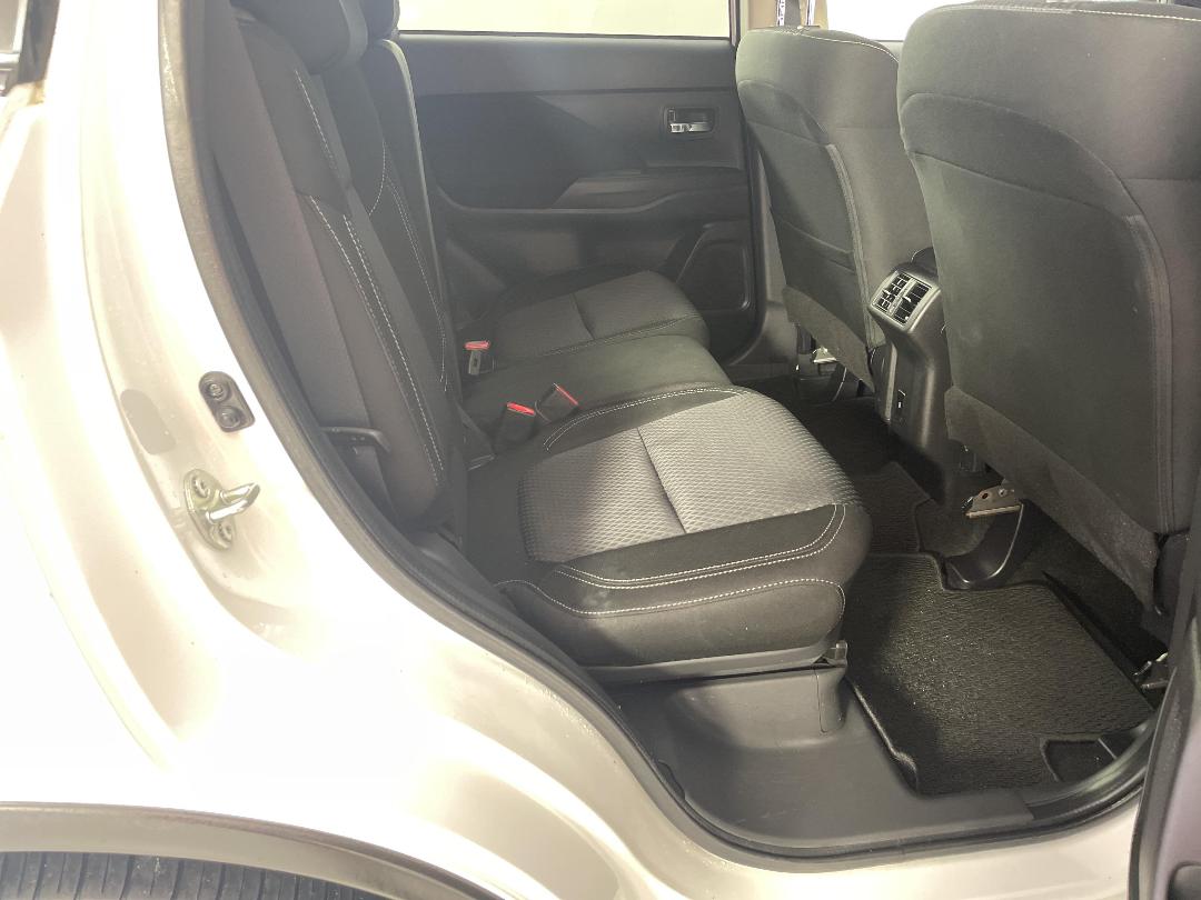 Photo '20' of Mitsubishi Outlander Photo '20' of Mitsubishi Outlander