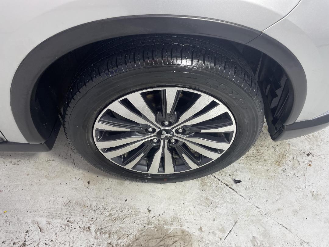 Photo '9' of Mitsubishi Outlander