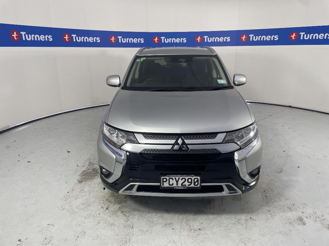 Photo '2' of Mitsubishi Outlander