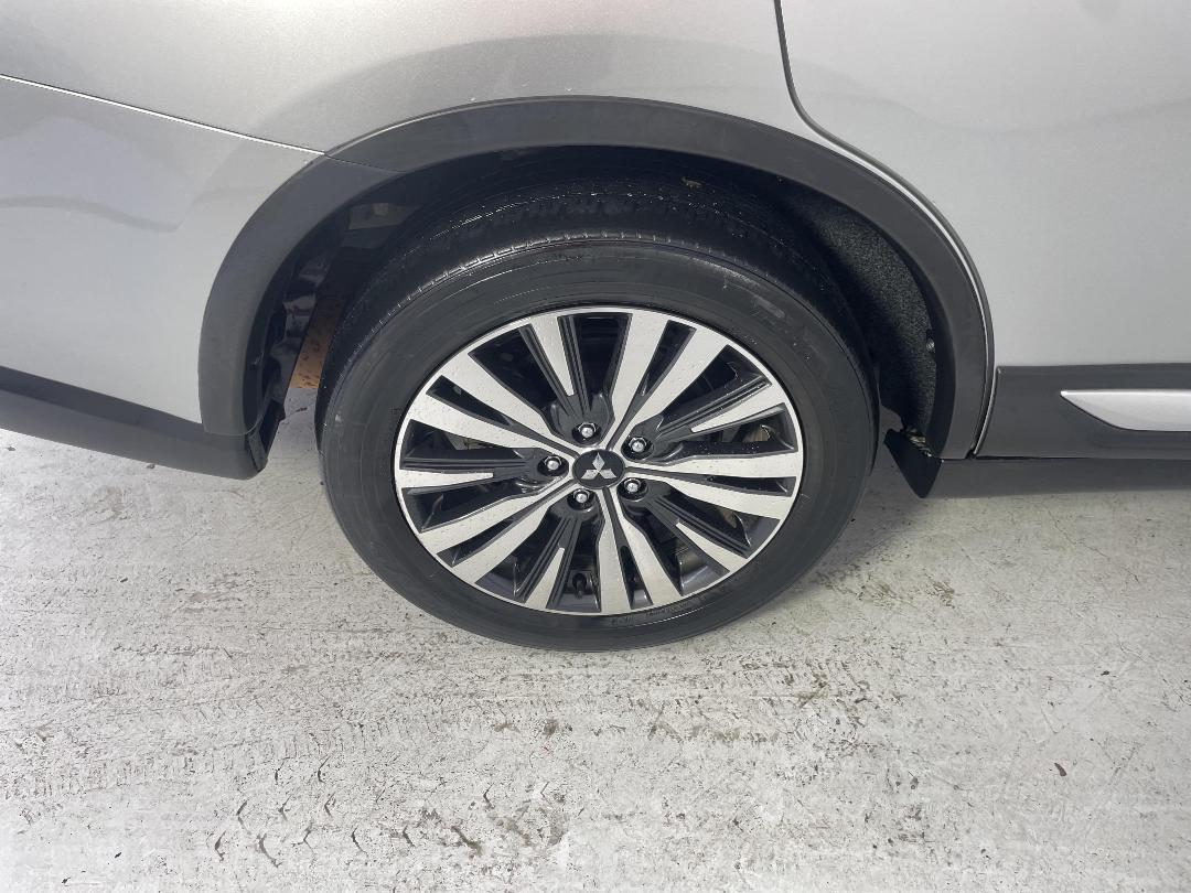 Photo '12' of Mitsubishi Outlander