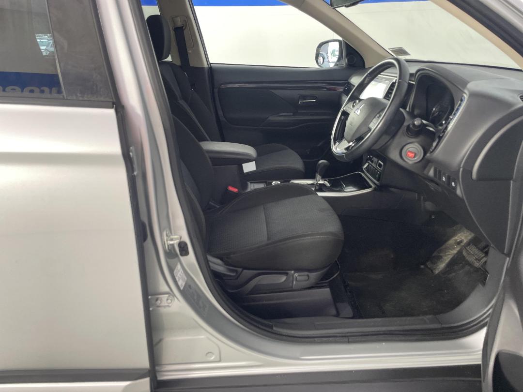 Photo '16' of Mitsubishi Outlander