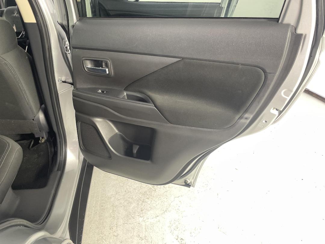 Photo '19' of Mitsubishi Outlander