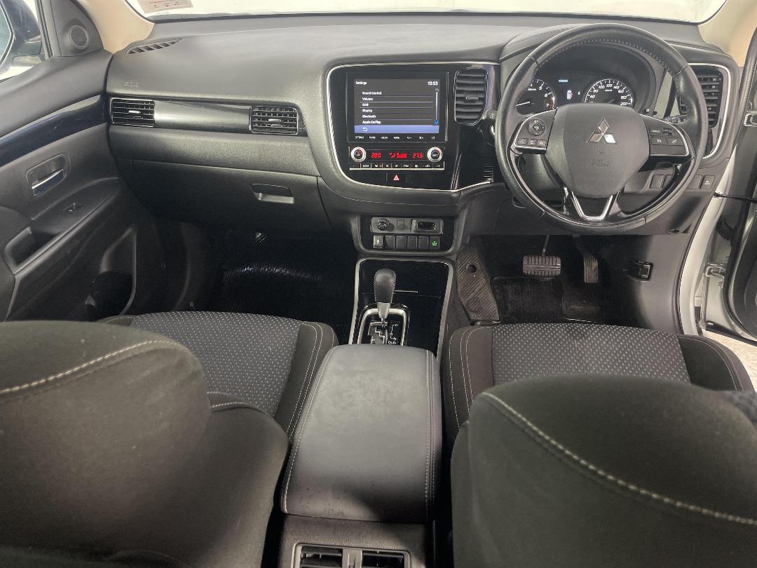 Photo '17' of Mitsubishi Outlander