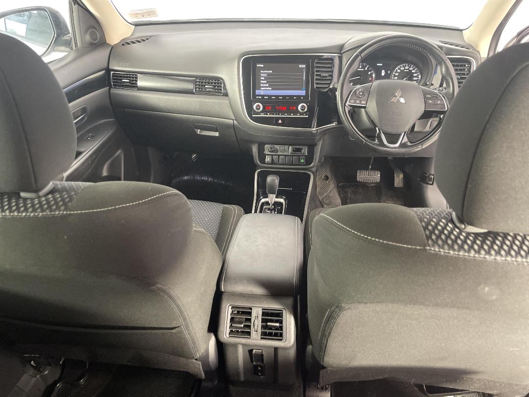 Photo '18' of Mitsubishi Outlander