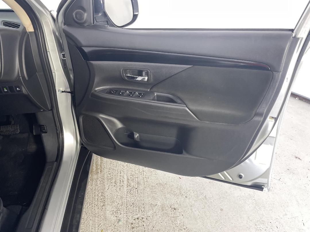 Photo '15' of Mitsubishi Outlander Photo '15' of Mitsubishi Outlander