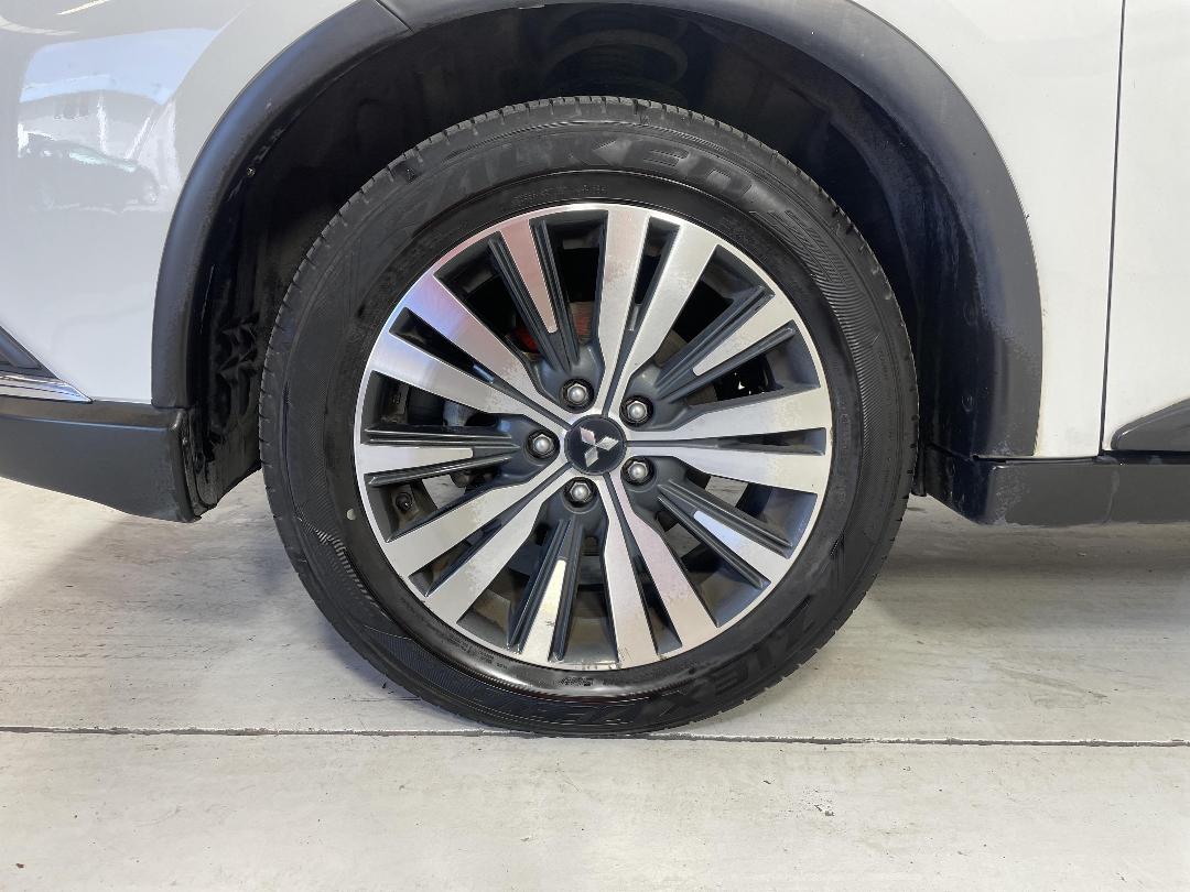 Photo '10' of Mitsubishi Outlander