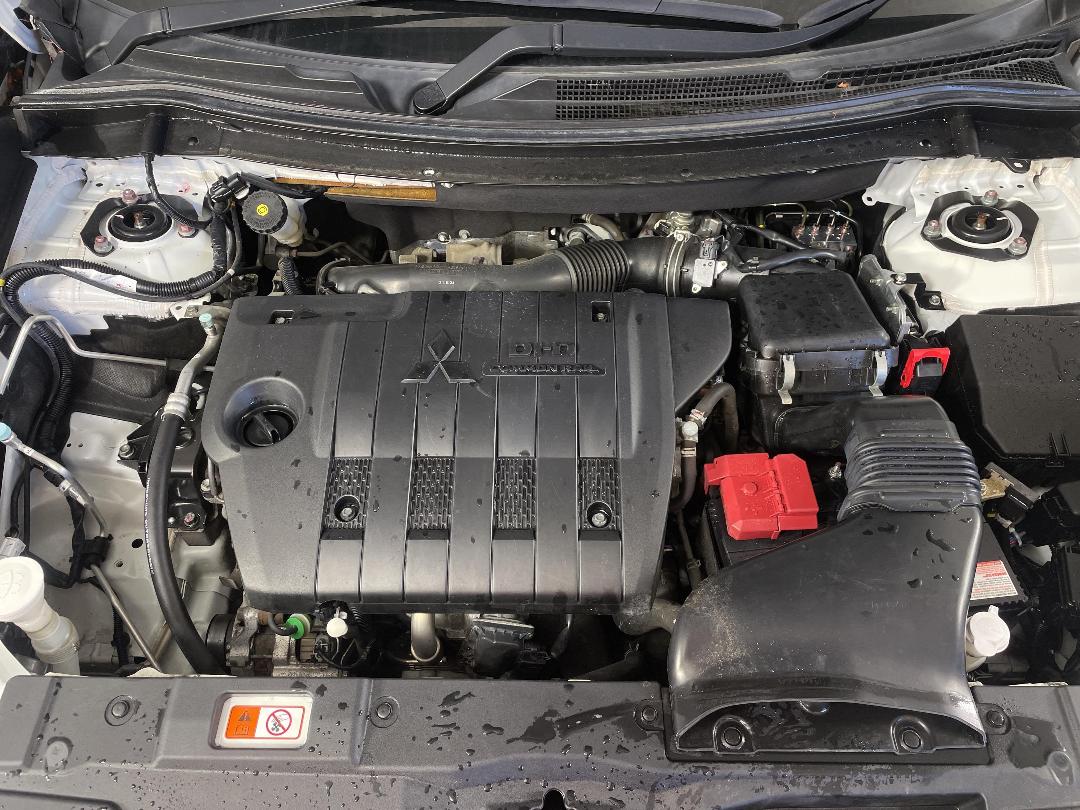 Photo '13' of Mitsubishi Outlander