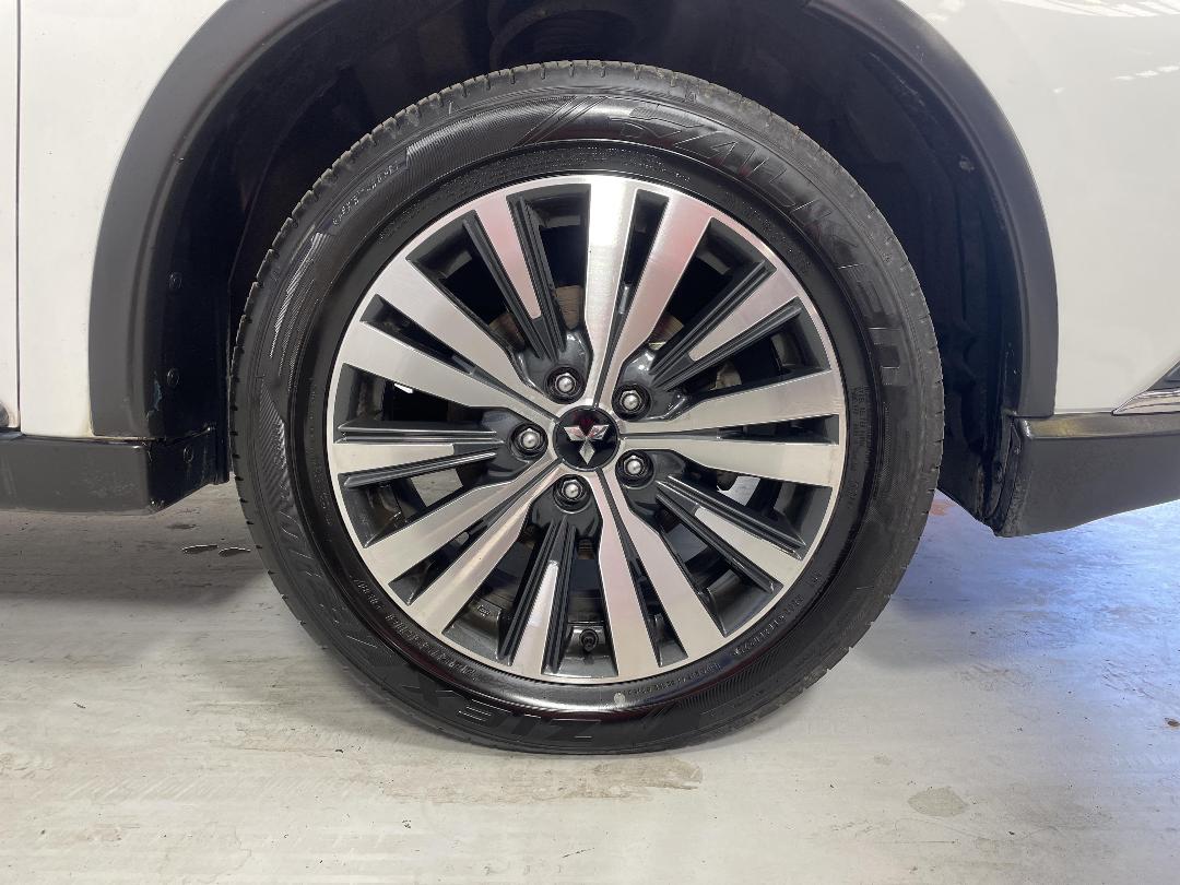 Photo '9' of Mitsubishi Outlander