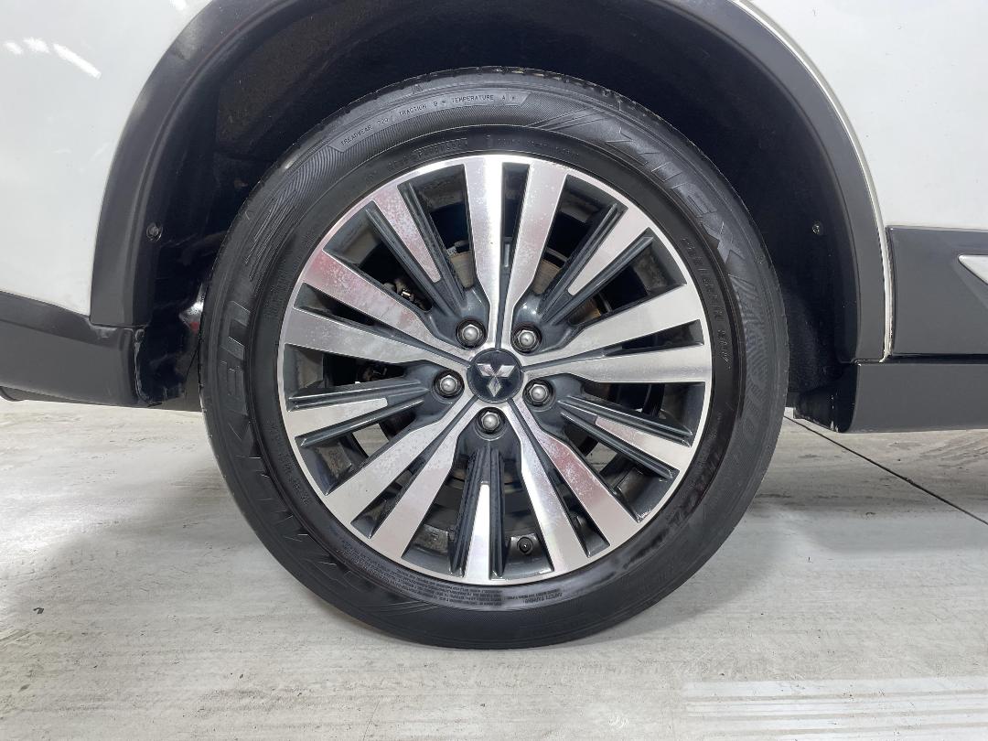 Photo '12' of Mitsubishi Outlander