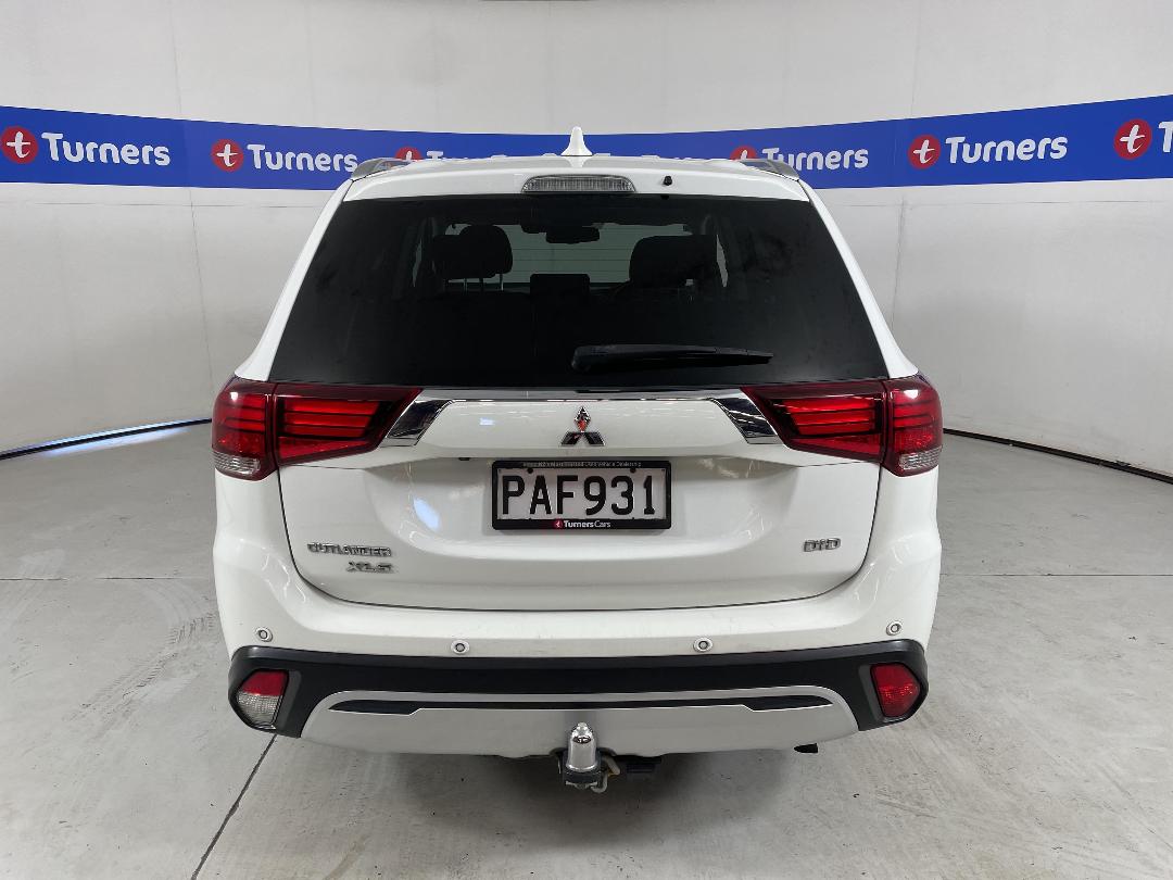 Photo '6' of Mitsubishi Outlander