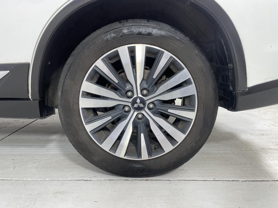 Photo '11' of Mitsubishi Outlander