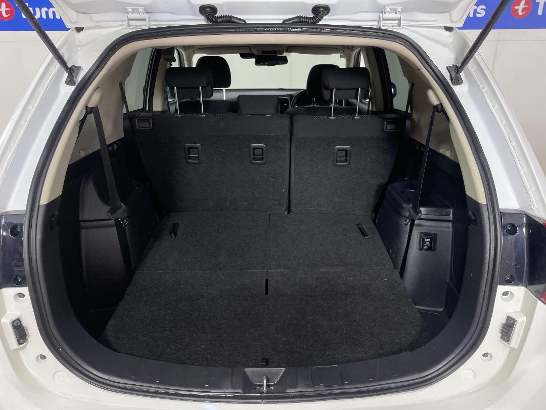 Photo '14' of Mitsubishi Outlander