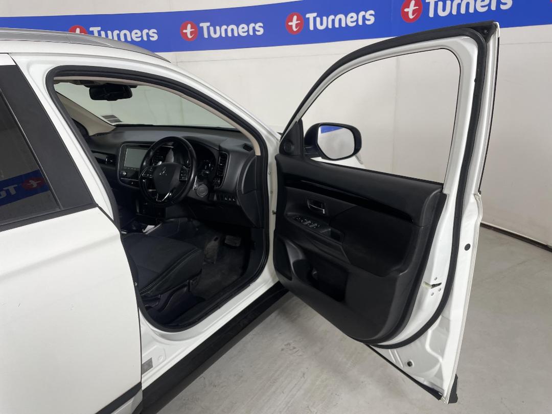 Photo '15' of Mitsubishi Outlander