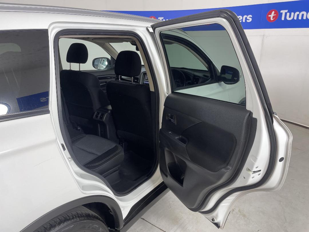 Photo '19' of Mitsubishi Outlander