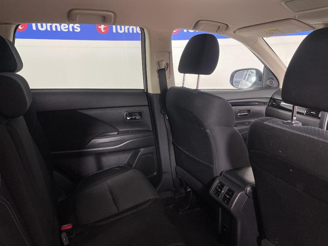 Photo '20' of Mitsubishi Outlander